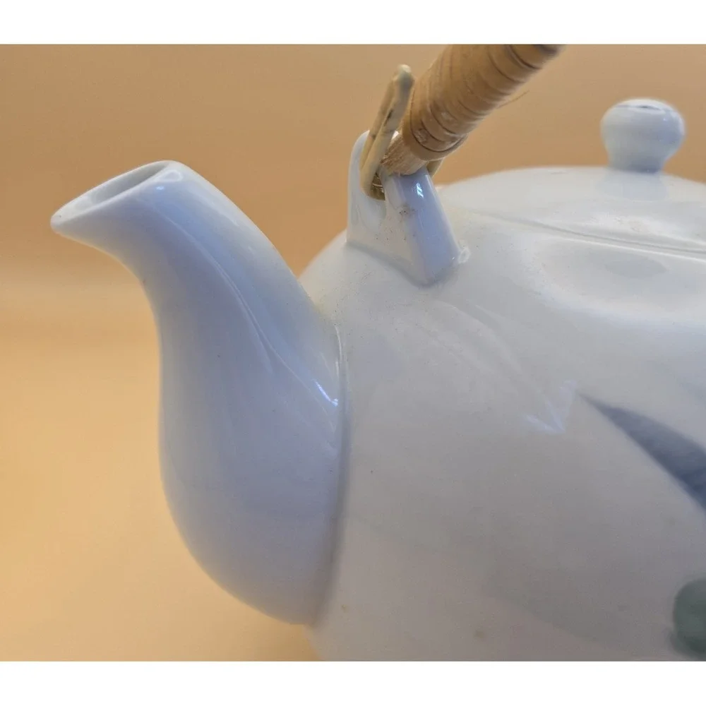 Tea Pot Floral Vintage  Made‎ In Japan With Lid And Wrapped Handle.